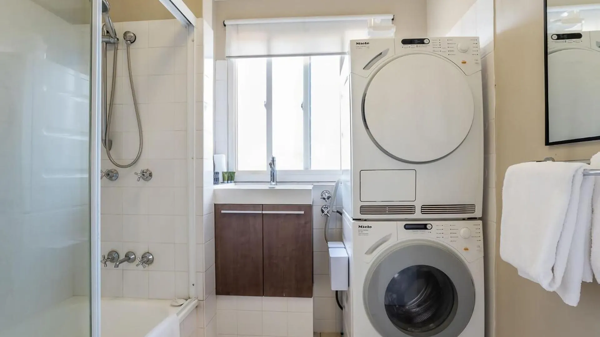 Inner City Pad Indooroopilly Brisbane 0*,