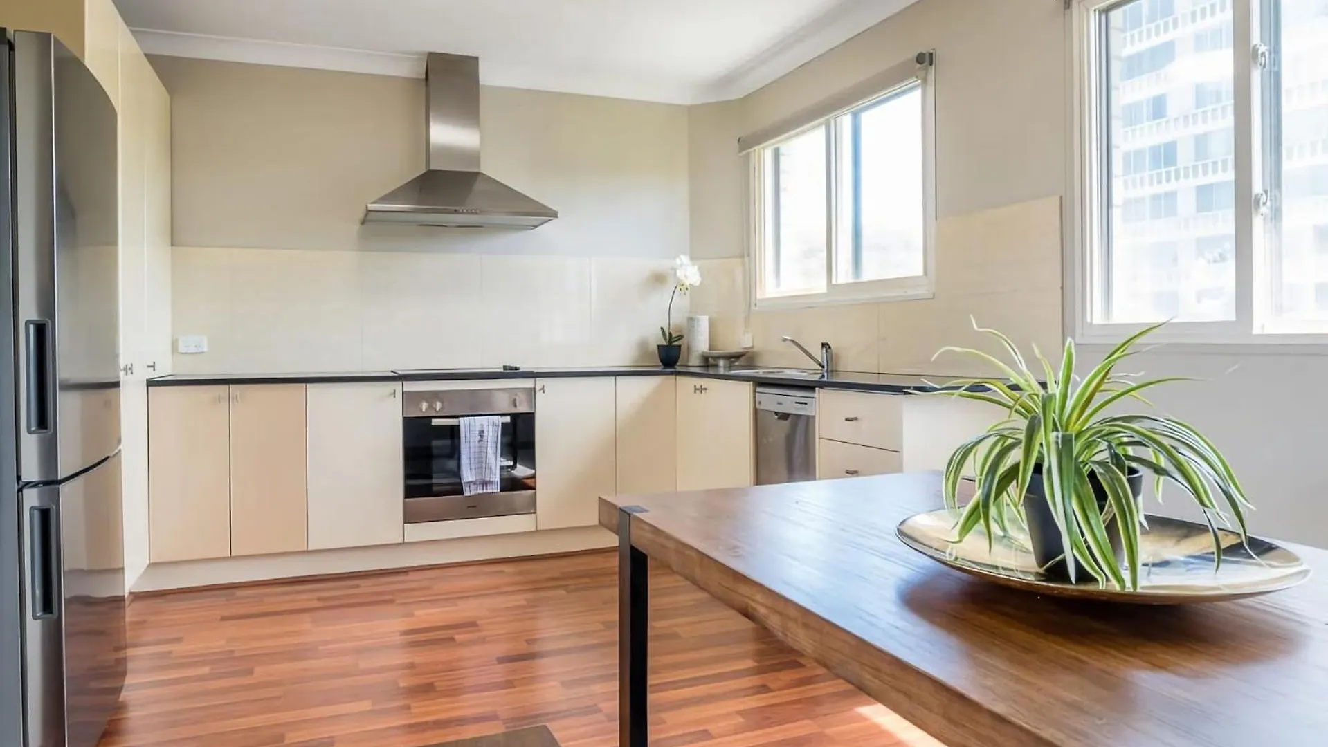 Inner City Pad Indooroopilly Brisbane Apartment