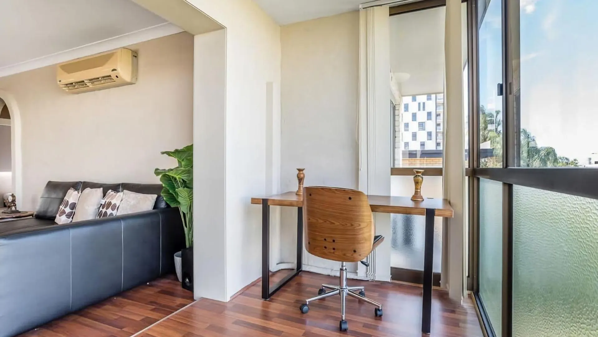 Inner City Pad Indooroopilly Brisbane Apartment